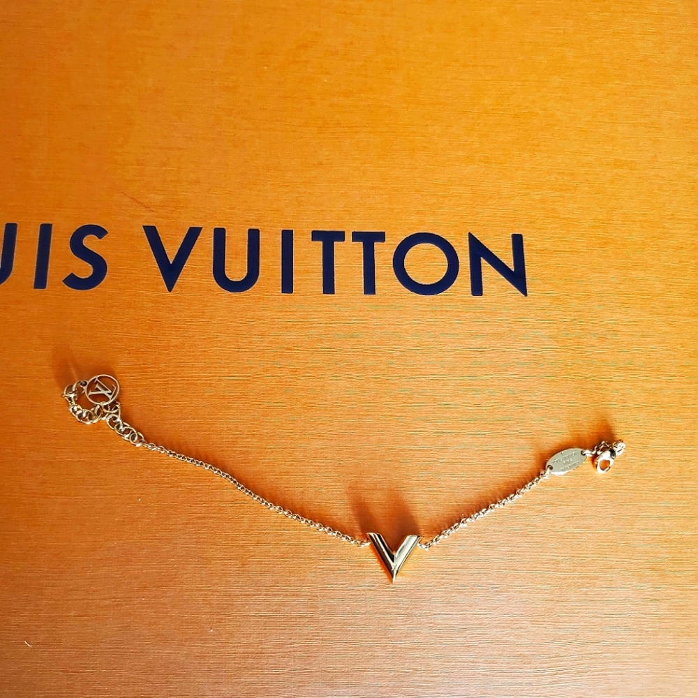 LV Essential V Bracelet